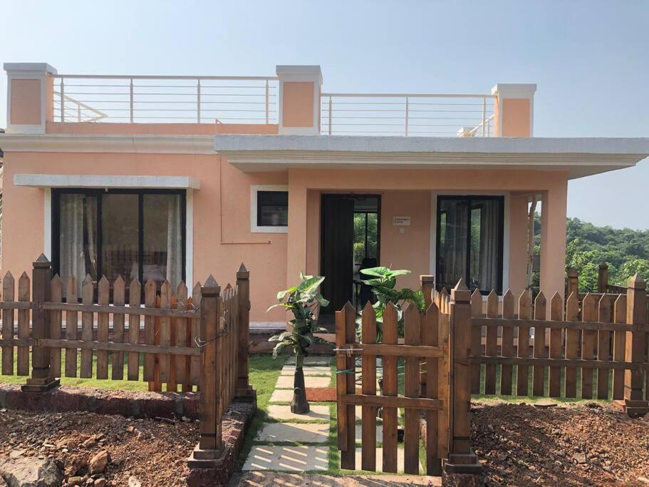 Granthika's House Villa Harnai